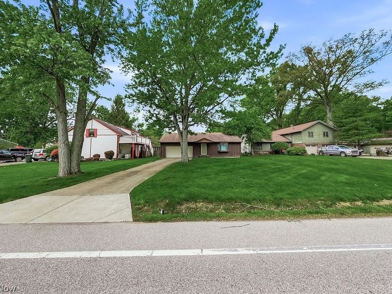5770 Bradley Road, North Olmsted, OH 44070 Photo 2