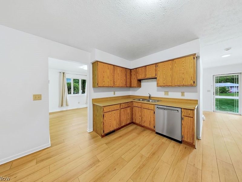 5770 Bradley Road, North Olmsted, OH 44070 Photo 24