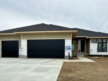 11718 S 124th Avenue, Papillion, NE 68046