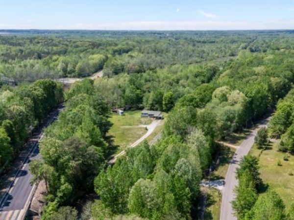 305 Old Bruceton Rd , Bruceton, TN 38317