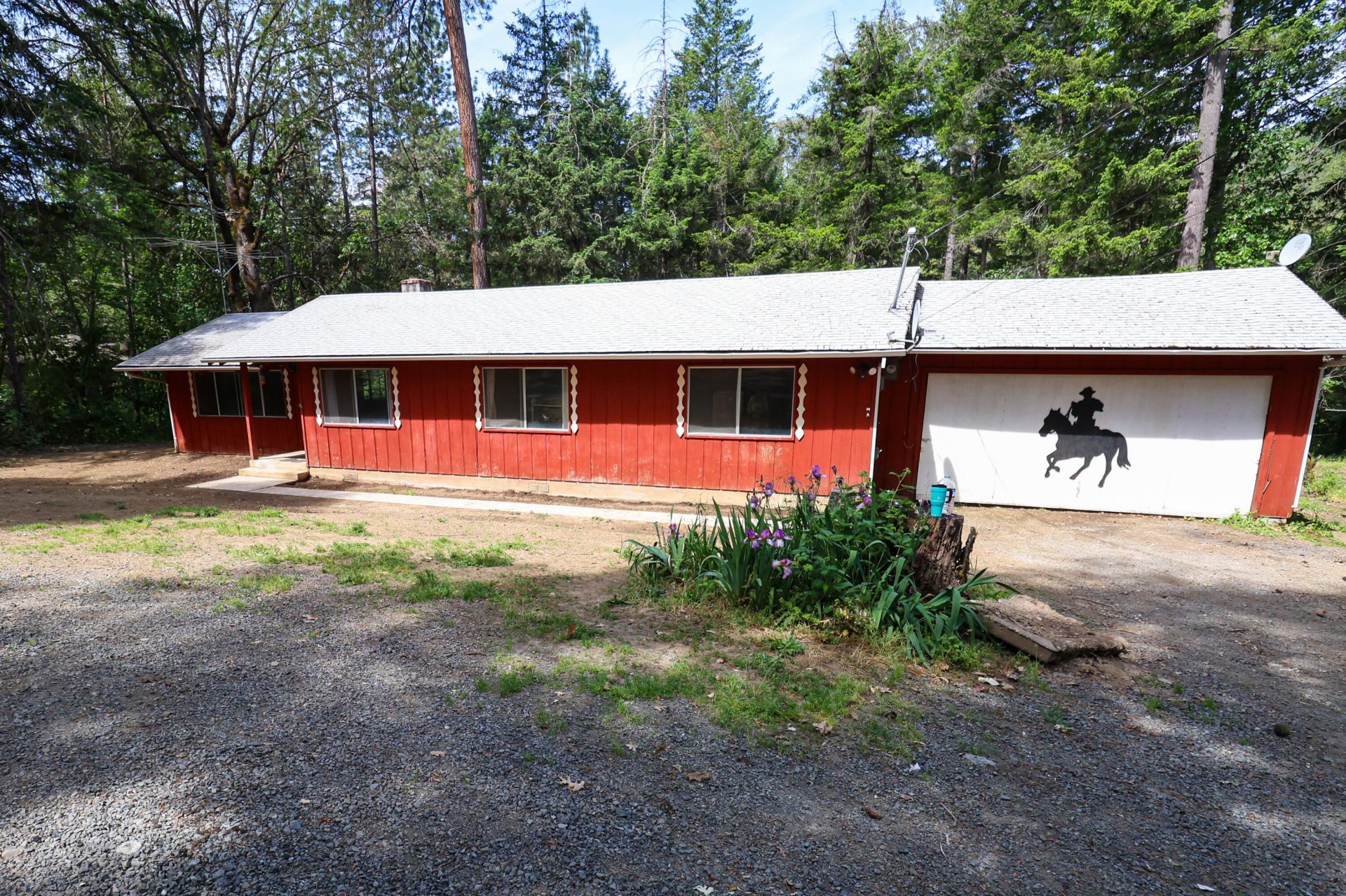 2345 Wards Creek, Rogue River, OR 97537 Main Photo