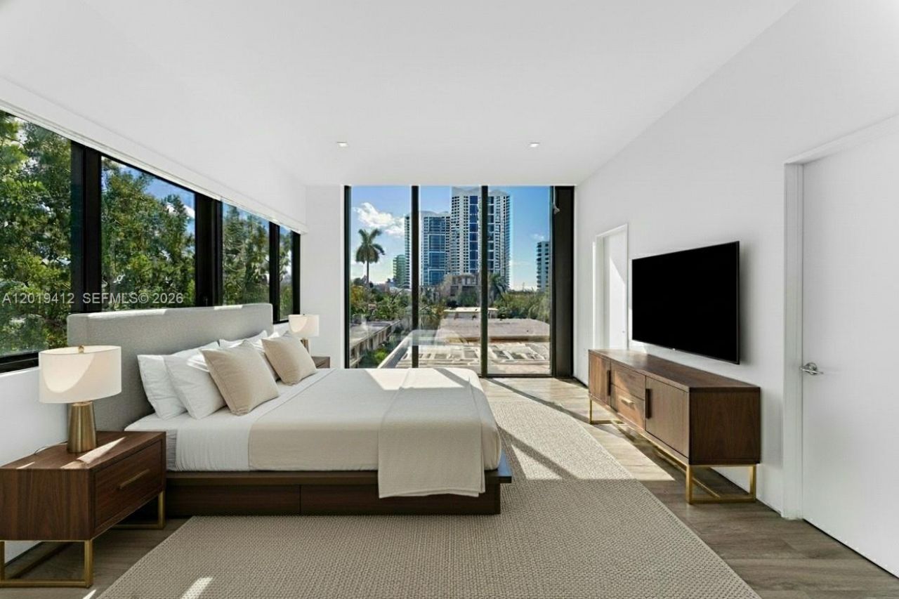 1525 Bay Rd , Unit 1525, Miami Beach, FL 33139 Photo