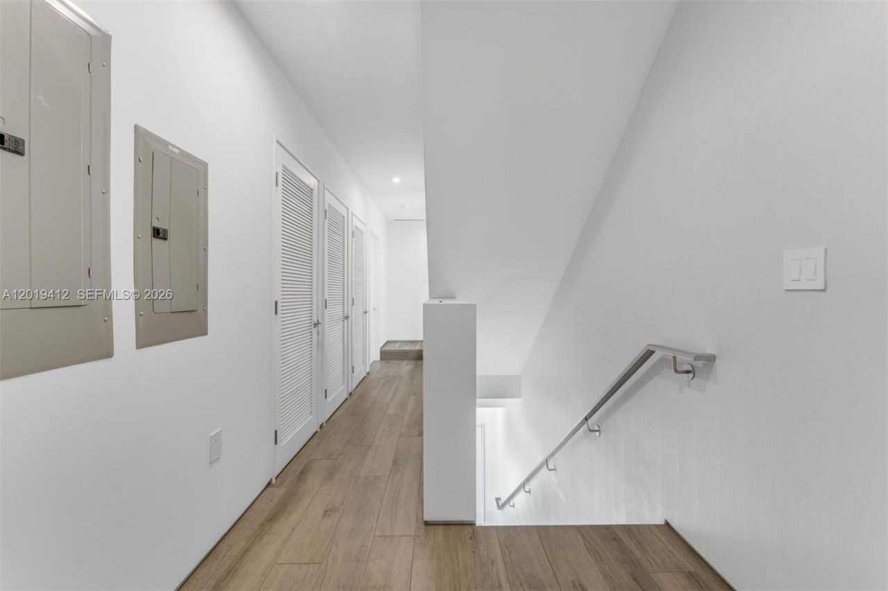 1525 Bay Rd , Unit 1525, Miami Beach, FL 33139 Photo