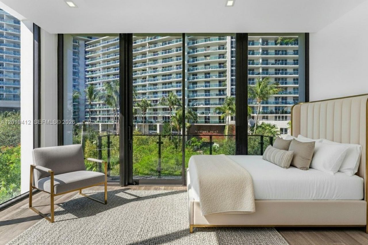 1525 Bay Rd , Unit 1525, Miami Beach, FL 33139 Photo
