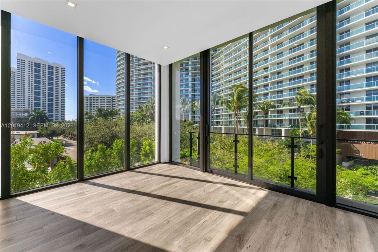 1525 Bay Rd , Unit 1525, Miami Beach, FL 33139 Photo