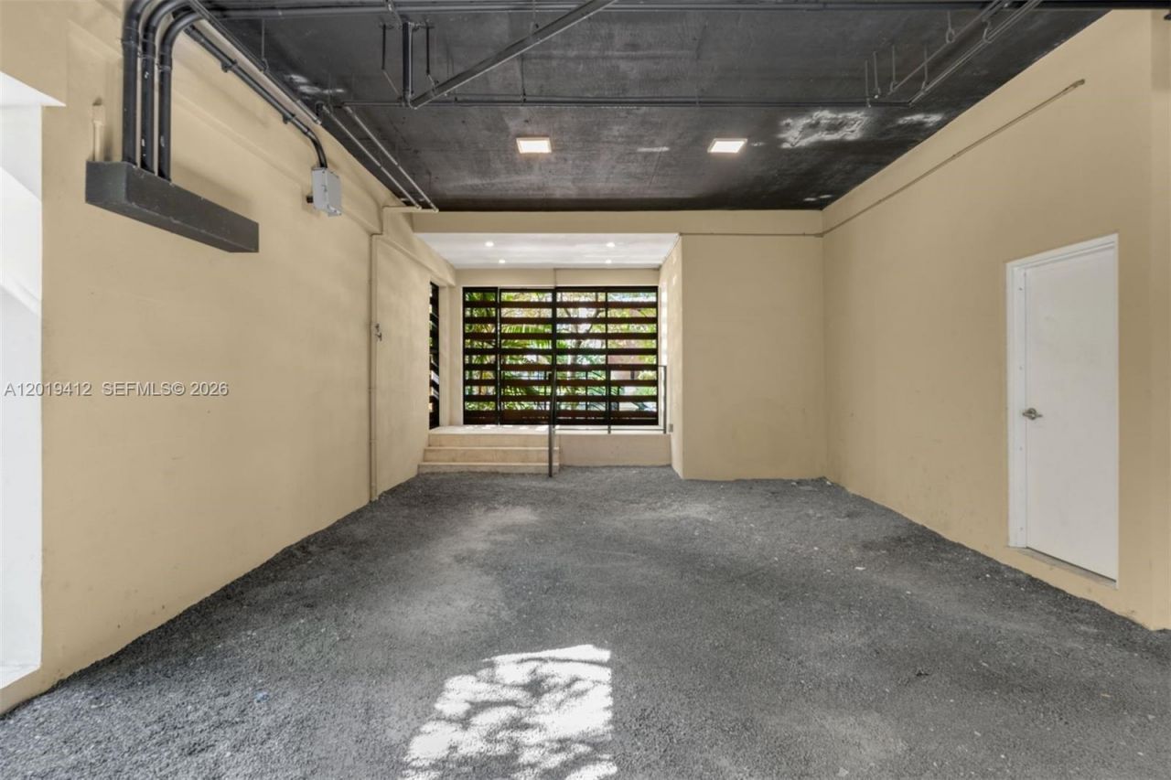 1525 Bay Rd , Unit 1525, Miami Beach, FL 33139 Photo