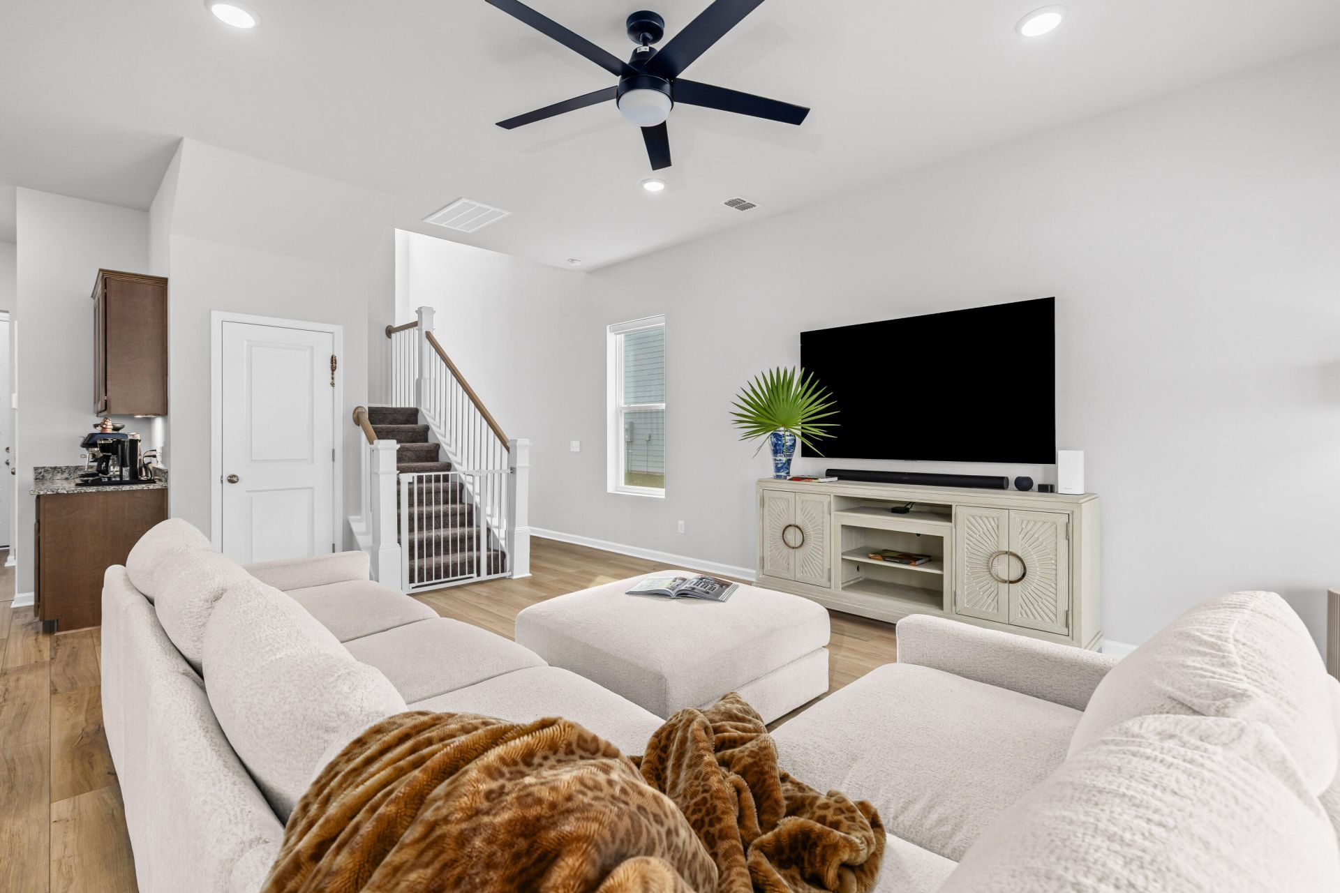 4127 Collins Drive Photo 9