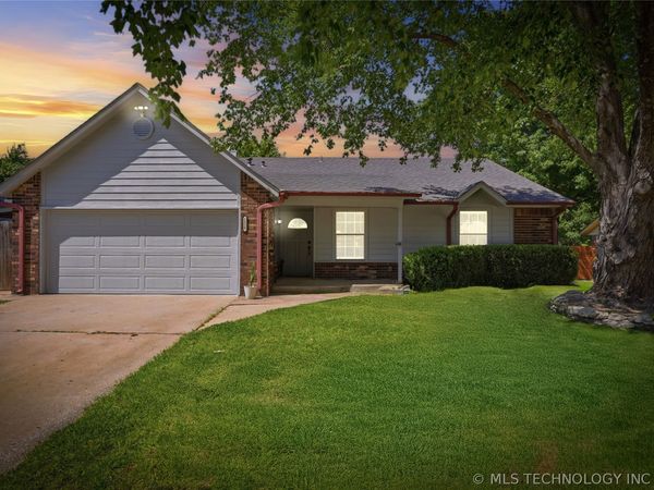 1318 W Hot Springs Street , Broken Arrow, OK 74011