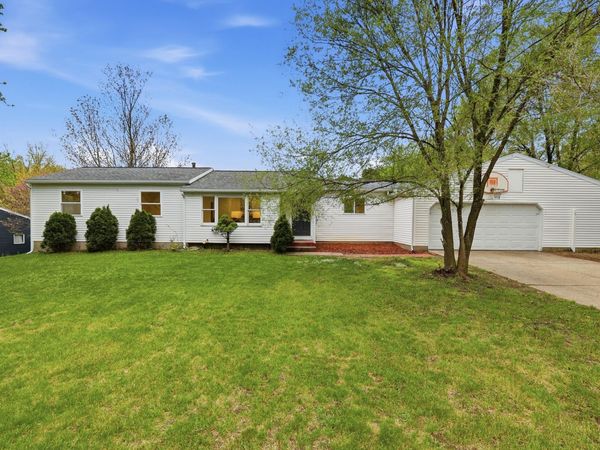 1679 Stonewood Drive SE, Lowell, MI 49331