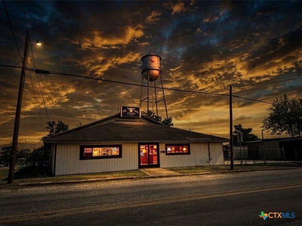 120 W 3rd Street, Nixon, TX 78140