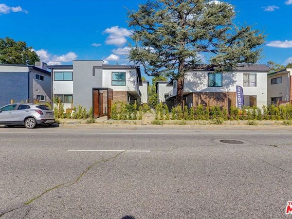 5722 Woodman Ave, Unit 4, Van Nuys, CA 91401