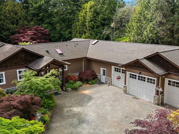 9228 Jura Rd , North Saanich, BC V8L 5G1
