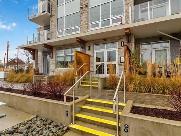 916 Lyall St, Unit #204, Esquimalt, BC V9A 5E6