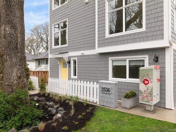 2536 Shelbourne St, Unit #8, Victoria, BC V8R 4L5