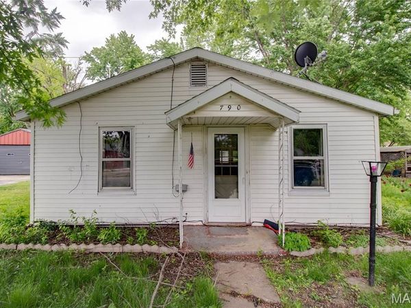 790 Olive Street , White Hall, IL 62092