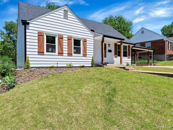 7065 Foxcroft Drive, St Louis, MO 63123