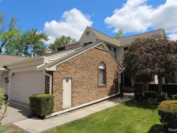 7139 Creeks Crossing, West Bloomfield Twp, MI 48322