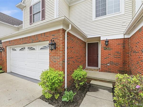 41782 Brownstone Drive, Novi, MI 48377