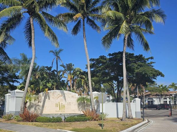 9610 NW 2nd St , Unit 8-203, Pembroke Pines, FL 33024