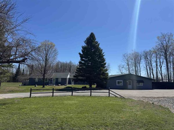 6690 N U.S. 31, Levering, MI 49755