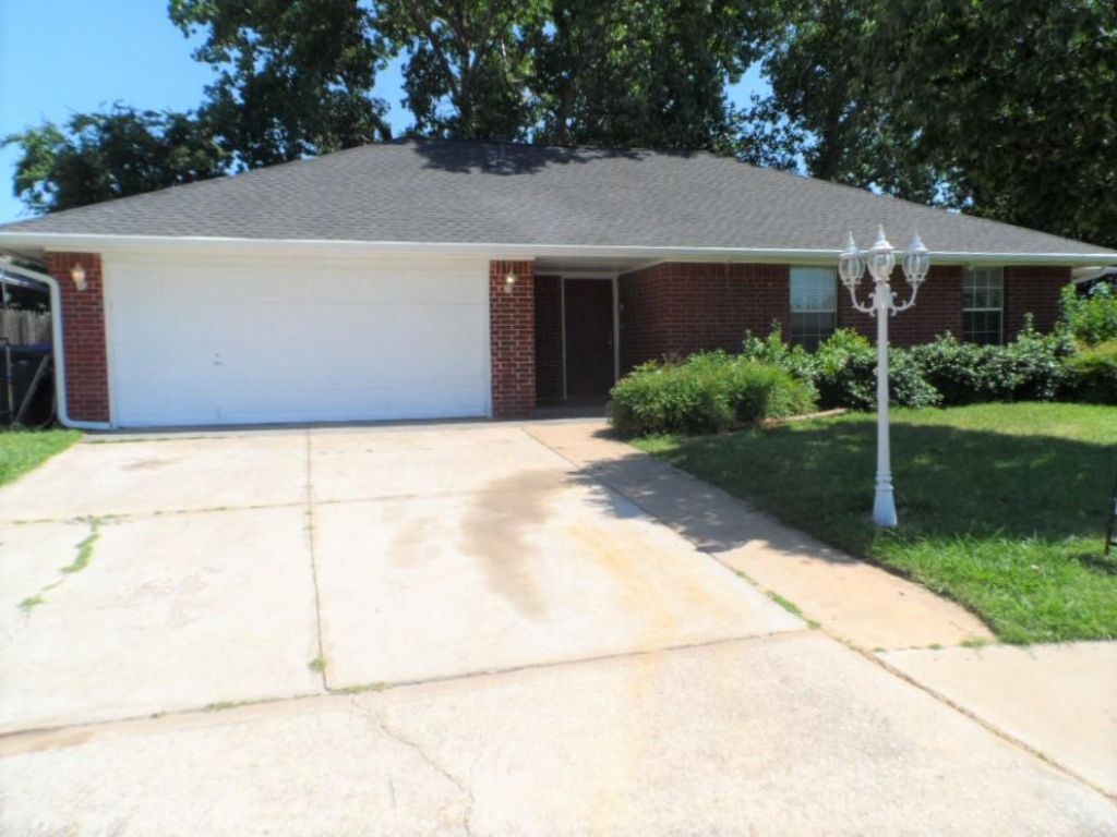 2305 Carolyn Court, Norman, OK 73071 Main Photo