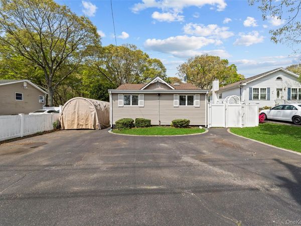 164 Dare Road , Selden, NY 11784