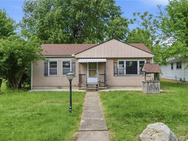 17 Community Drive, Riverside, OH 45404