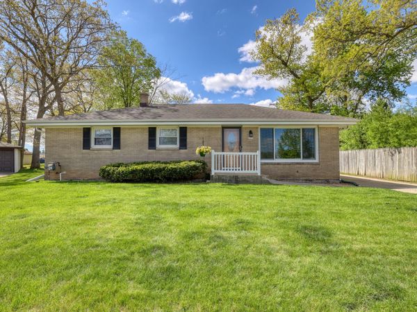 4420 S 37th St, Greenfield, WI 53221