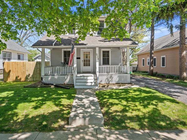 939 N Greenfield Ave, Waukesha, WI 53186