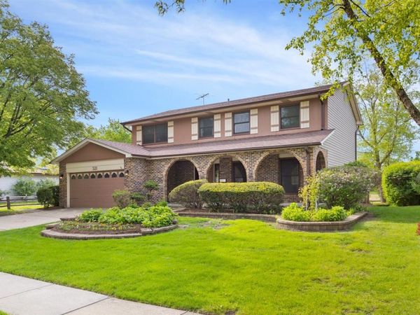 321 Ashwood Drive, Schaumburg, IL 60193
