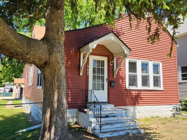 562 7 Avenue S, Clinton, IA 52732