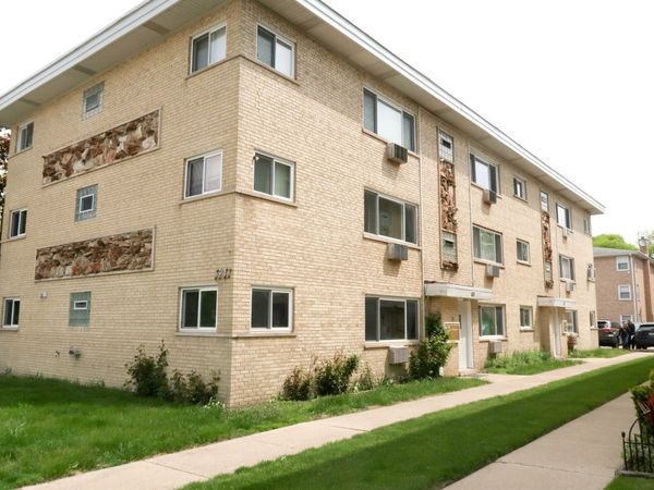 5241 N East River Road , Unit 1B, Chicago, IL 60656