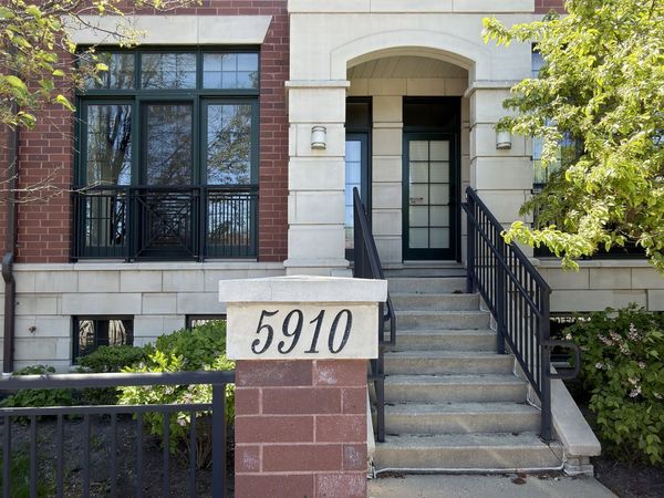 5910 NW northwest highway Highway , Unit 5910, Chicago, IL 60631