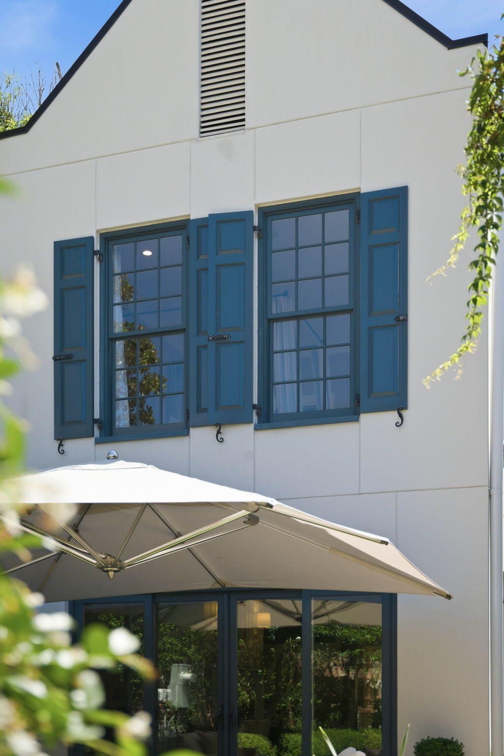 4 Bedons Alley Photo 10