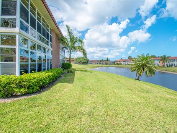66 Woodland Drive, Unit 106, Vero Beach, FL 32962