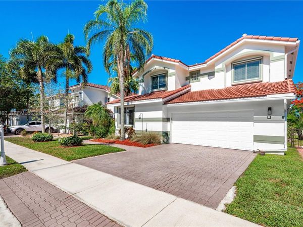 1220 W Bel Aire Dr W , Pembroke Pines, FL 33027