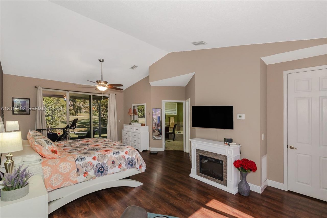 1220 W Bel Aire Dr W , Pembroke Pines, FL 33027 Photo