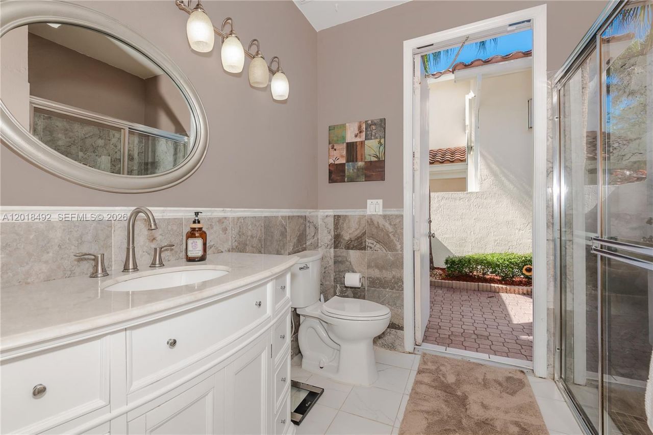 1220 W Bel Aire Dr W , Pembroke Pines, FL 33027 Photo