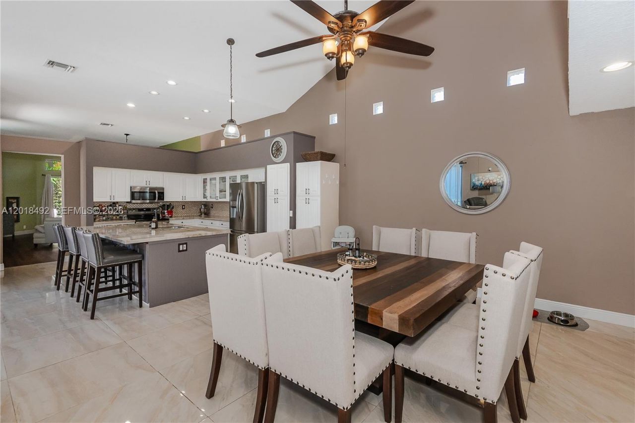 1220 W Bel Aire Dr W , Pembroke Pines, FL 33027 Photo
