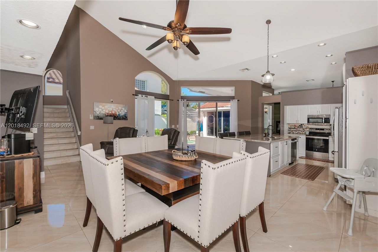 1220 W Bel Aire Dr W , Pembroke Pines, FL 33027 Photo