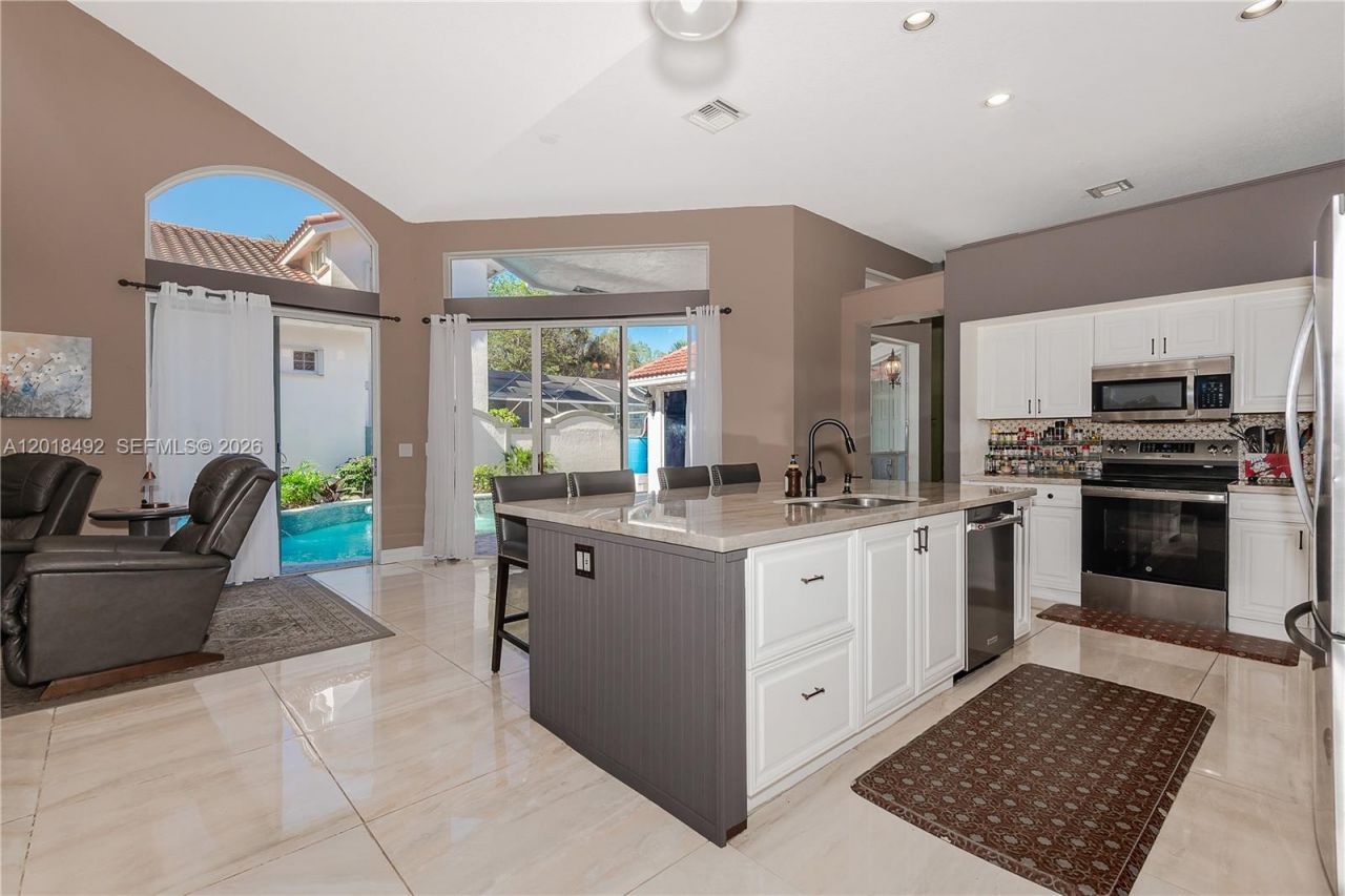 1220 W Bel Aire Dr W , Pembroke Pines, FL 33027 Photo