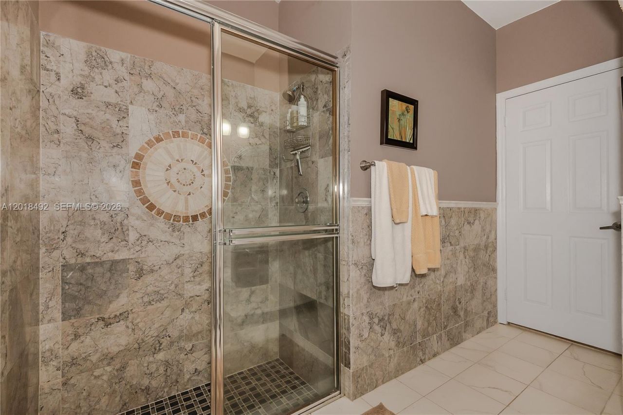 1220 W Bel Aire Dr W , Pembroke Pines, FL 33027 Photo