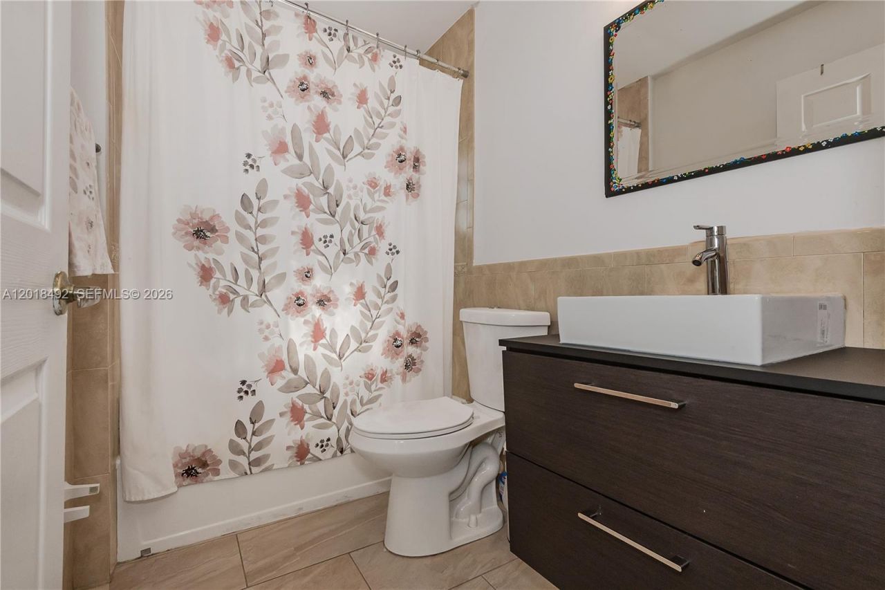 1220 W Bel Aire Dr W , Pembroke Pines, FL 33027 Photo
