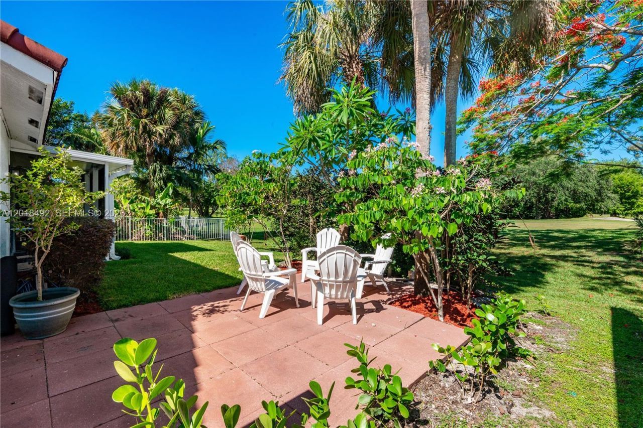1220 W Bel Aire Dr W , Pembroke Pines, FL 33027 Photo