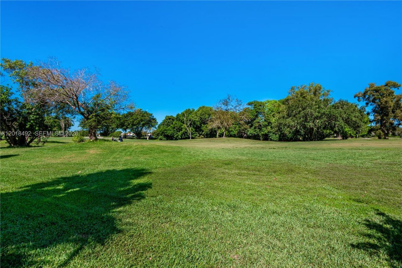 1220 W Bel Aire Dr W , Pembroke Pines, FL 33027 Photo
