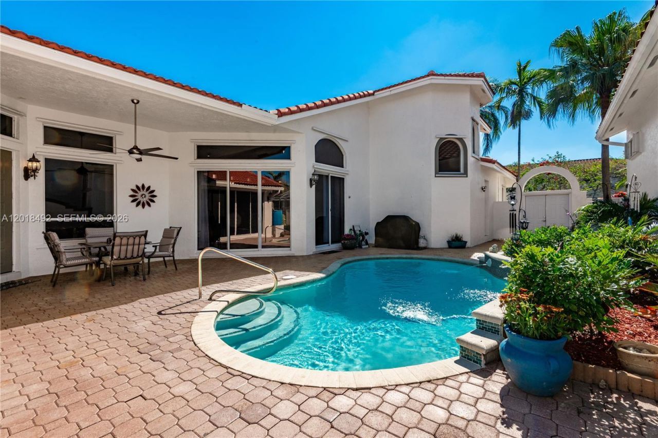1220 W Bel Aire Dr W , Pembroke Pines, FL 33027 Photo