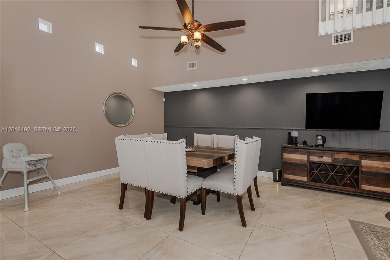 1220 W Bel Aire Dr W , Pembroke Pines, FL 33027 Photo