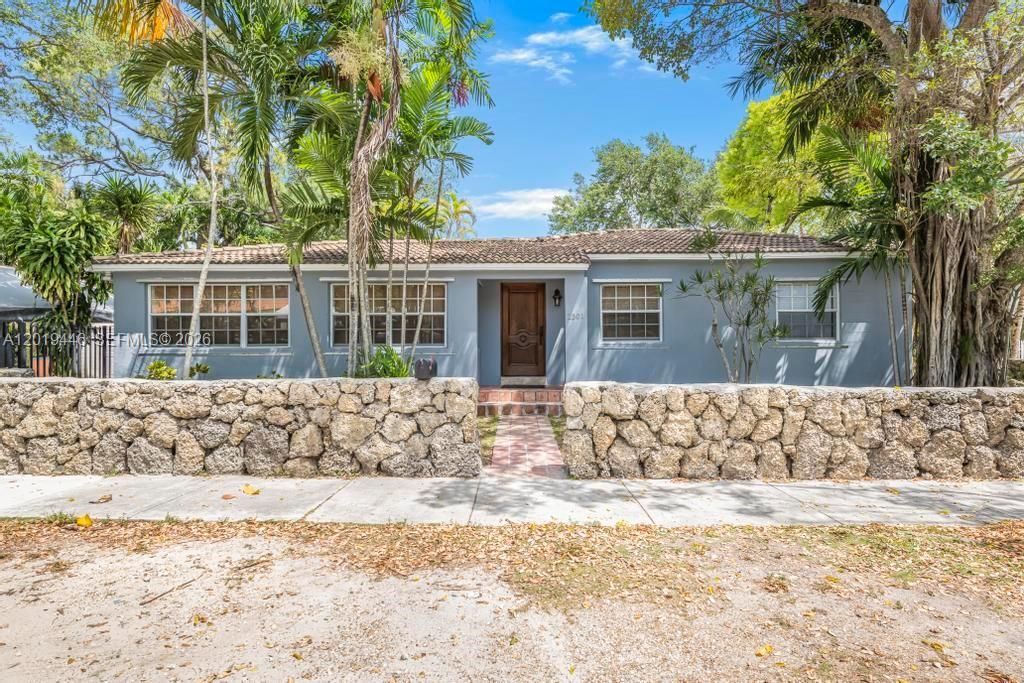 2301 Tequesta Ln, Coconut Grove, FL 33133 Main Photo