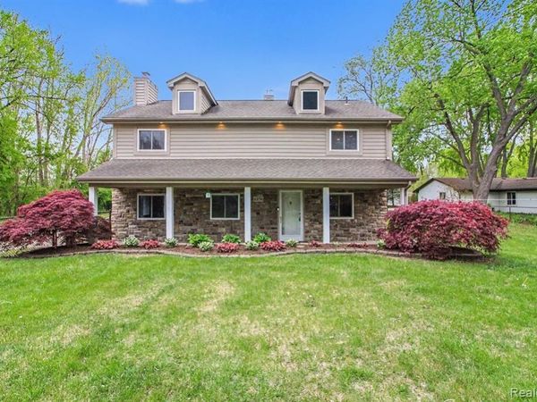 3376 Hessel Avenue, Rochester Hills, MI 48307