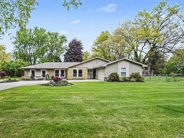 9511 Longmeadow Street, Tyrone Twp, MI 48430